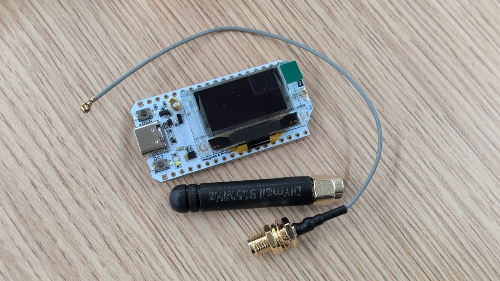 single Heltec v3 board with antenna