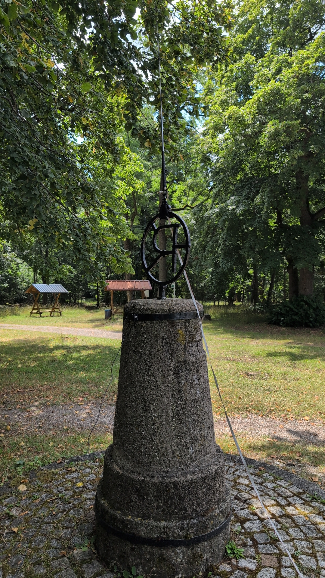 Rondell with Comet antenna