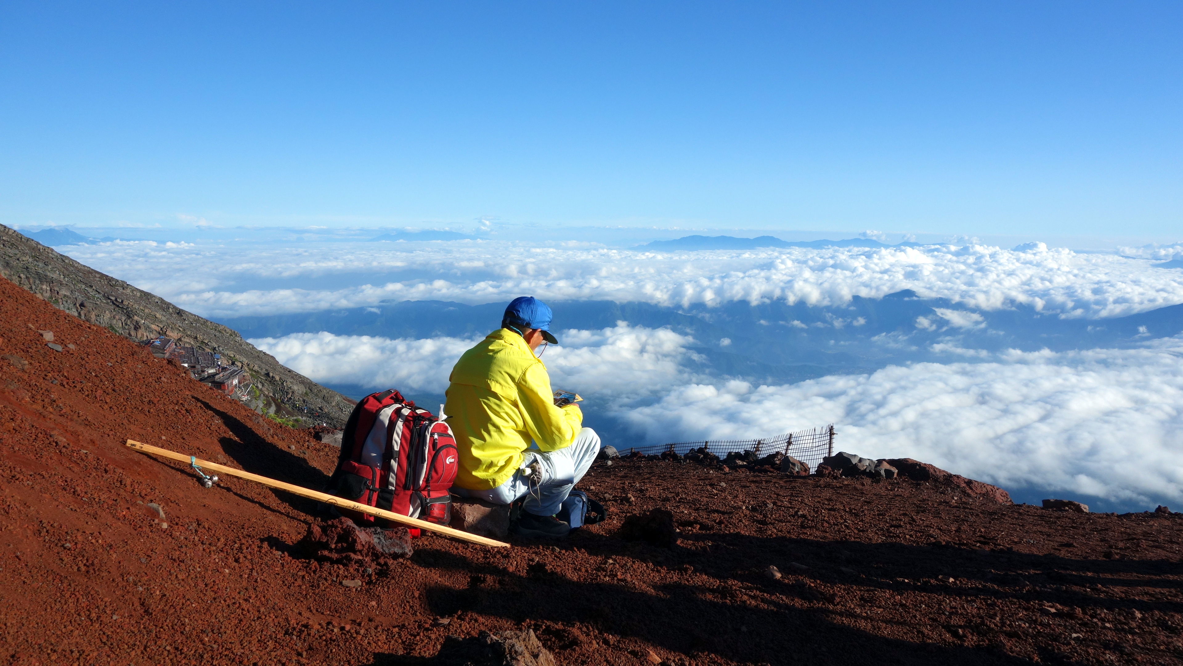 fujisan resting climber