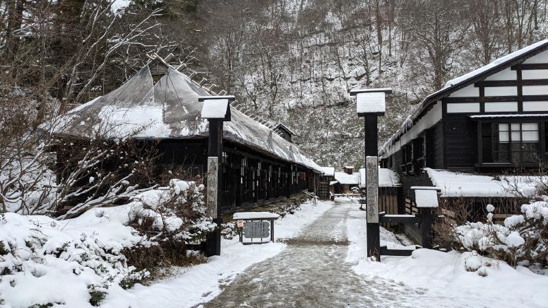 Featured image of post What are Japanese Onsen and Ryokan like? What's onsen travel?