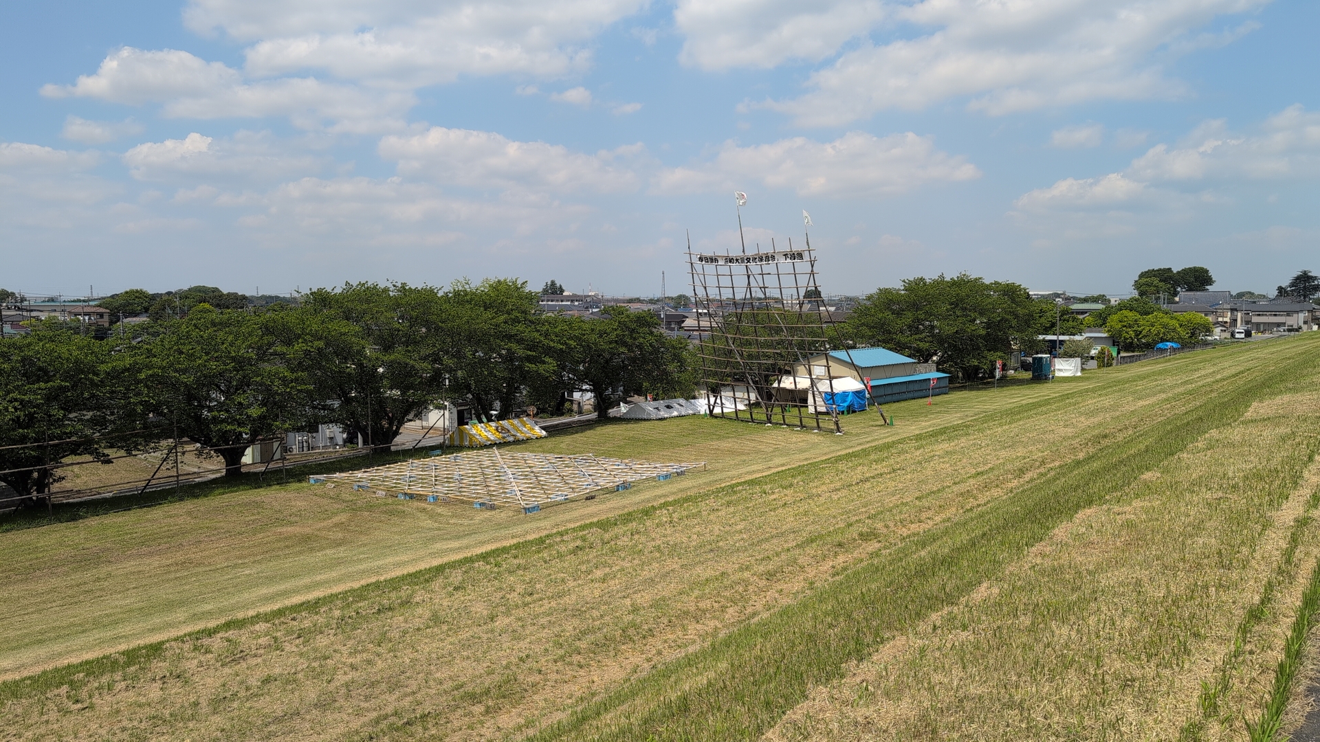 preparing big kite